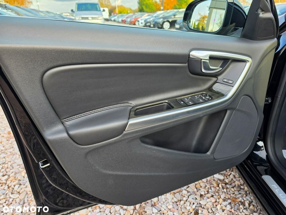 Volvo V60 D6 AWD Plug-in Hybrid Summum - 22