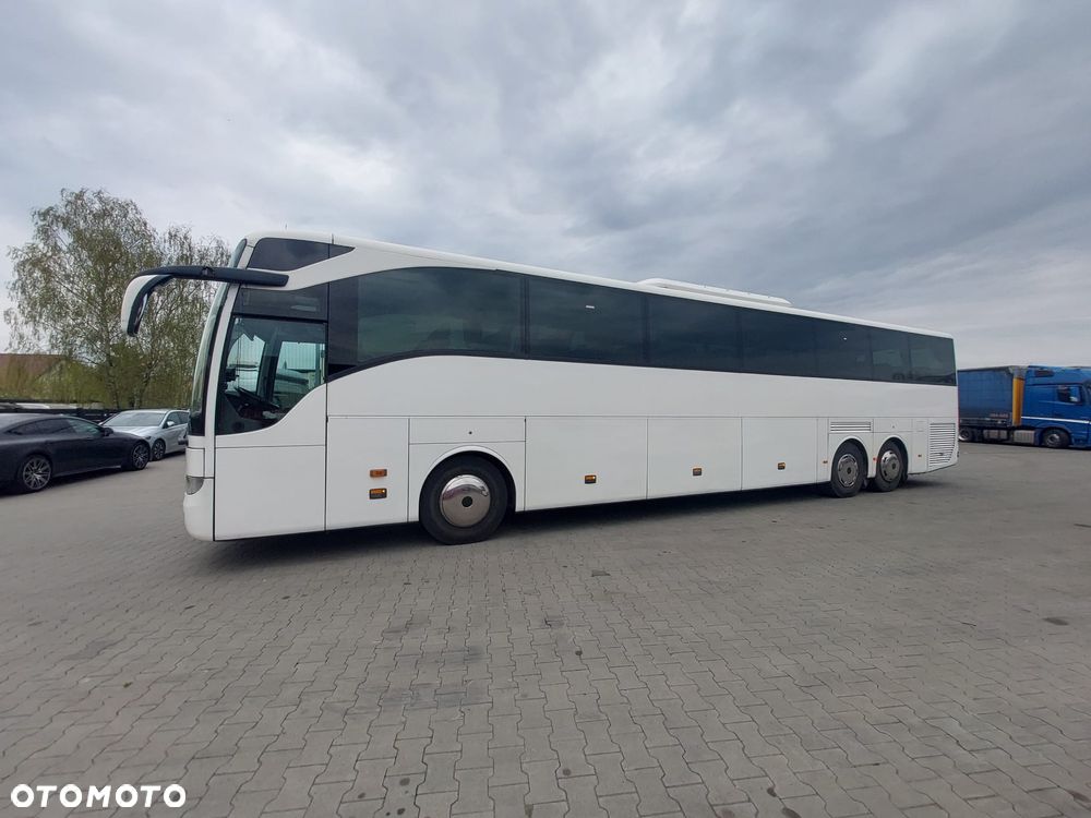 Mercedes-Benz Tourismo RHD 17 - 2