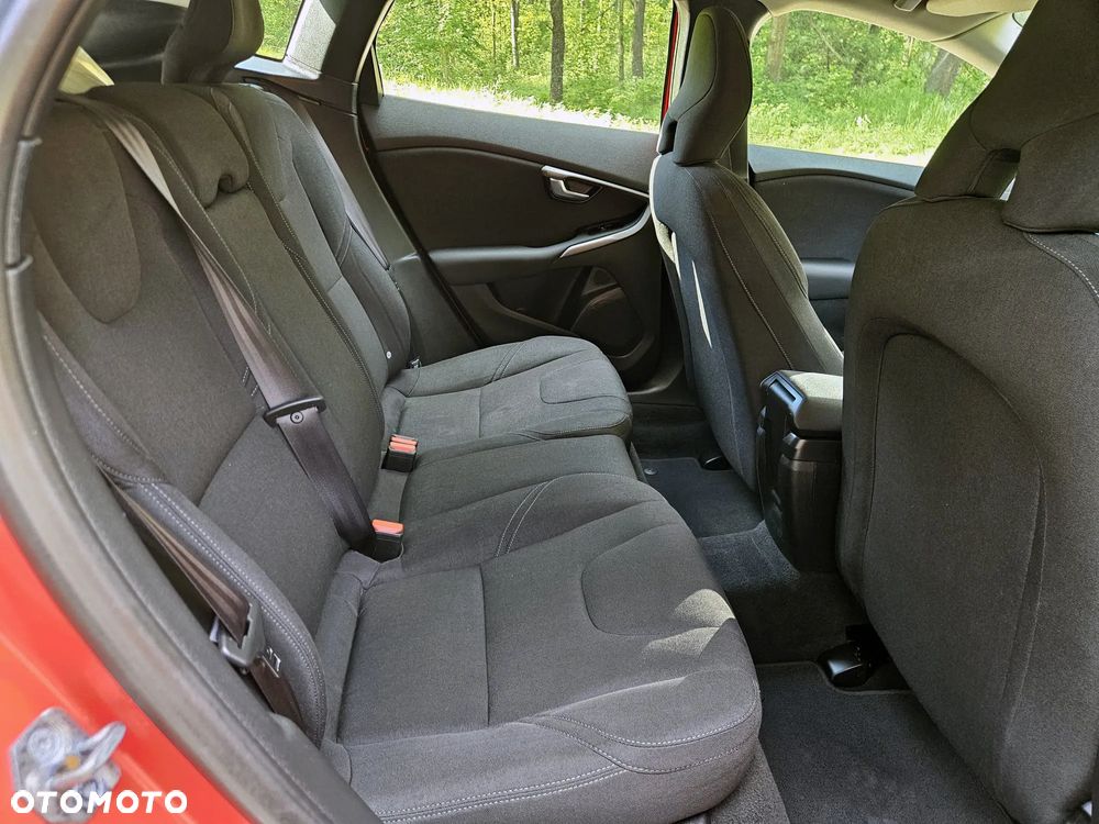Volvo V40 T3 Momentum - 17