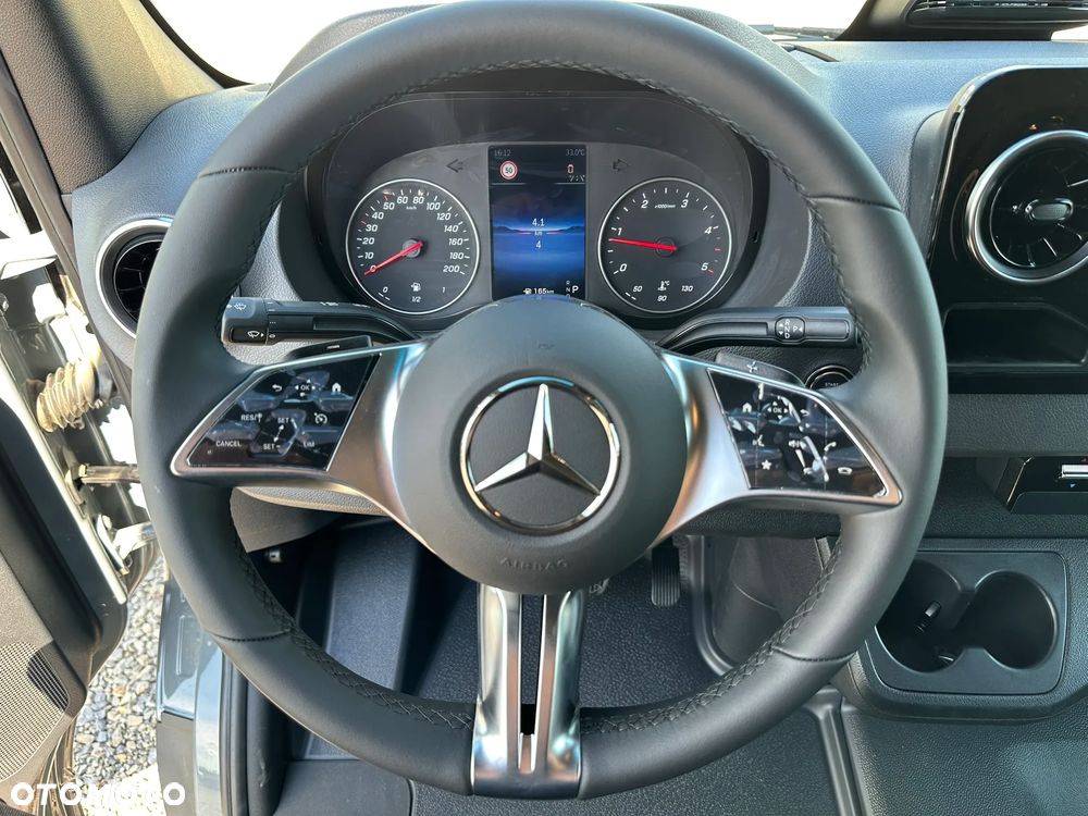 Mercedes-Benz Sprinter - 24