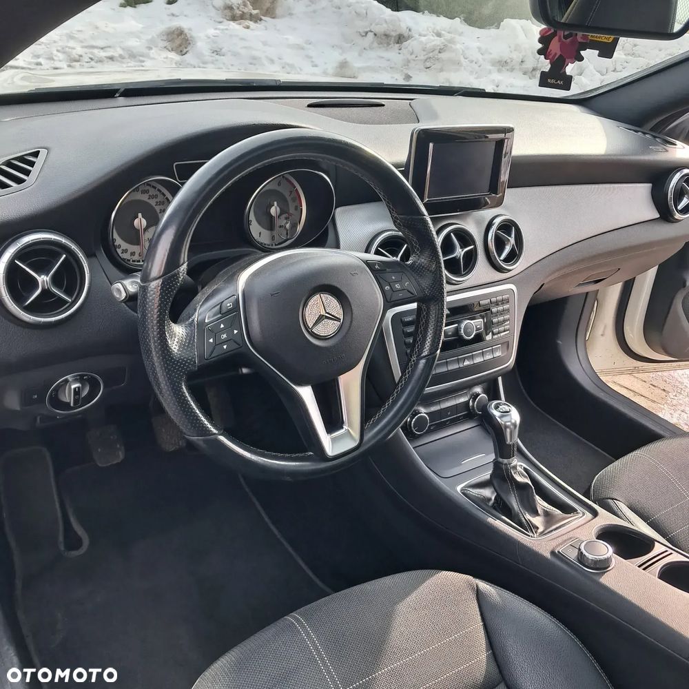 Mercedes-Benz CLA 180 - 5