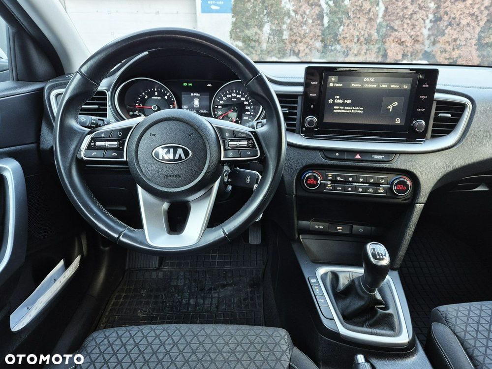 Kia Ceed 1.6 CRDi mHEV M - 35