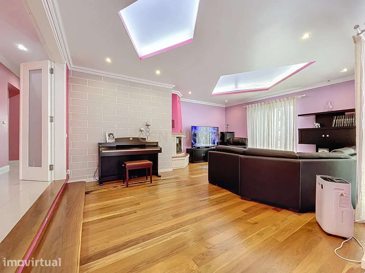 O Refúgio Perfeito para a Sua Família | Moradia T4 com Piscina Coberta - Grande imagem: 4/36