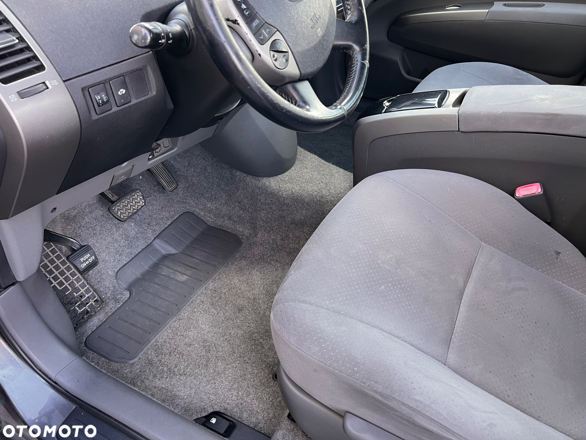 Toyota Prius (Hybrid) Executive - 14
