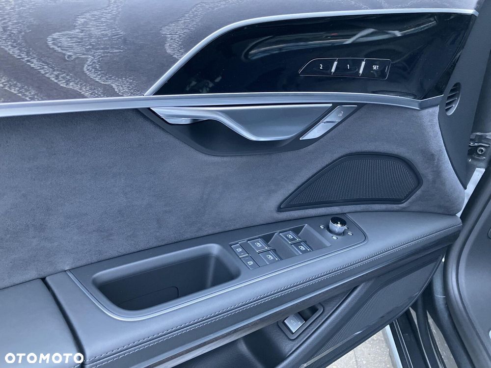 Audi A8 - 11