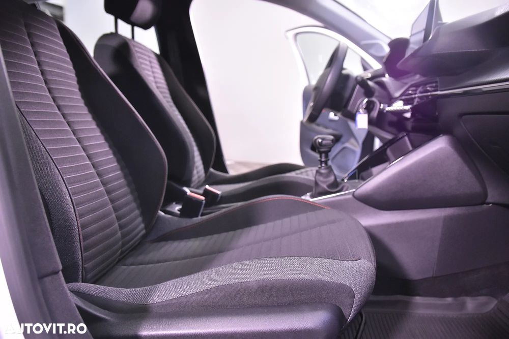 Peugeot 208 1.2 L PureTech STT Active - 12