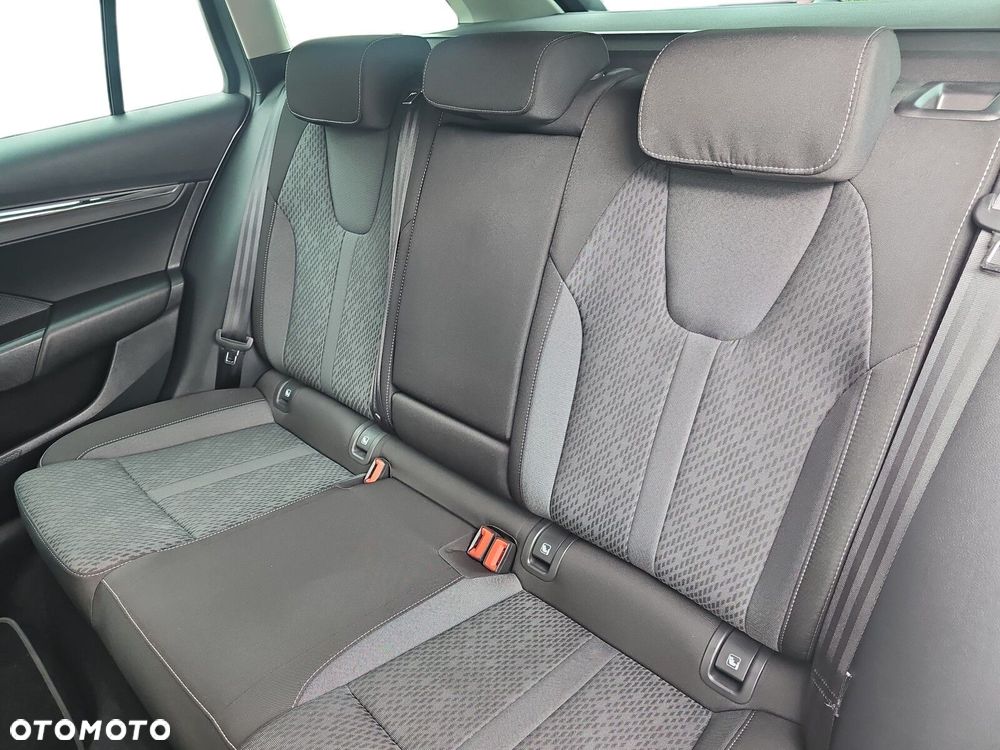 Skoda Octavia 2.0 TDI Style DSG - 9