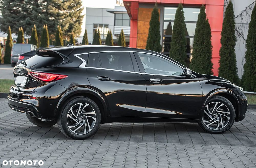 Infiniti Q30 1.6t Premium - 14