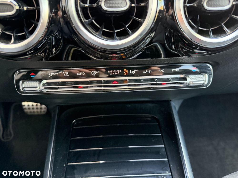 Mercedes-Benz GLA 200 AMG Line - 24