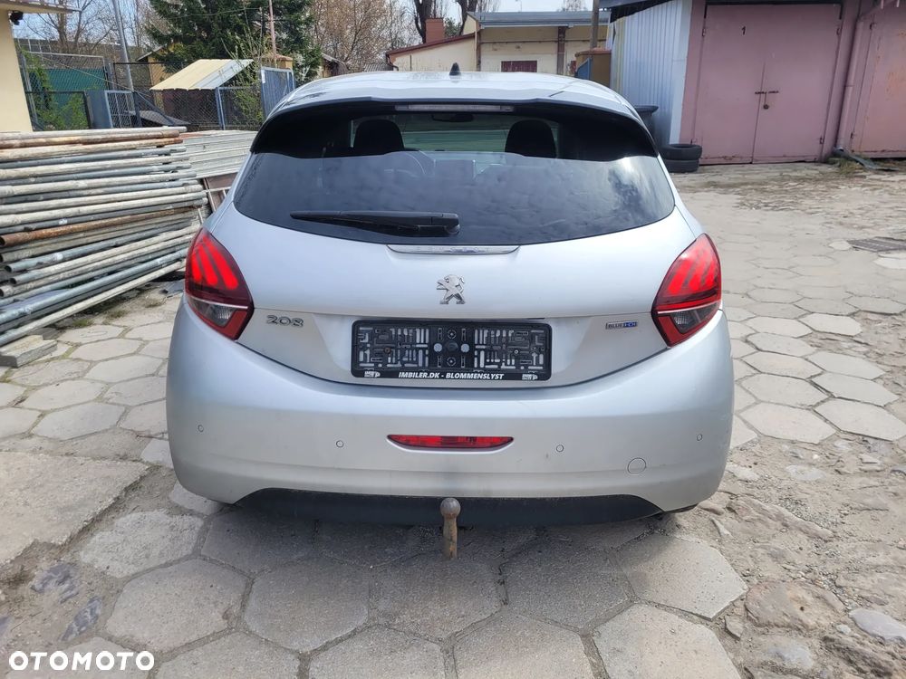 Peugeot 208 - 13