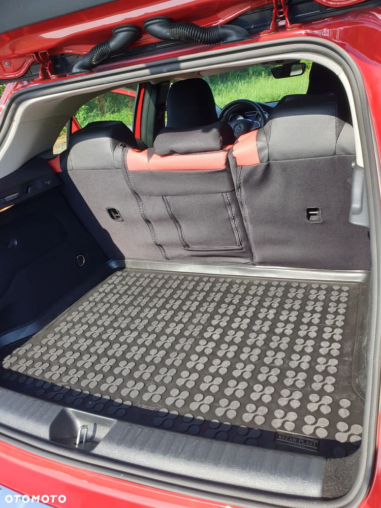 Mercedes-Benz GLA 200 d - 17