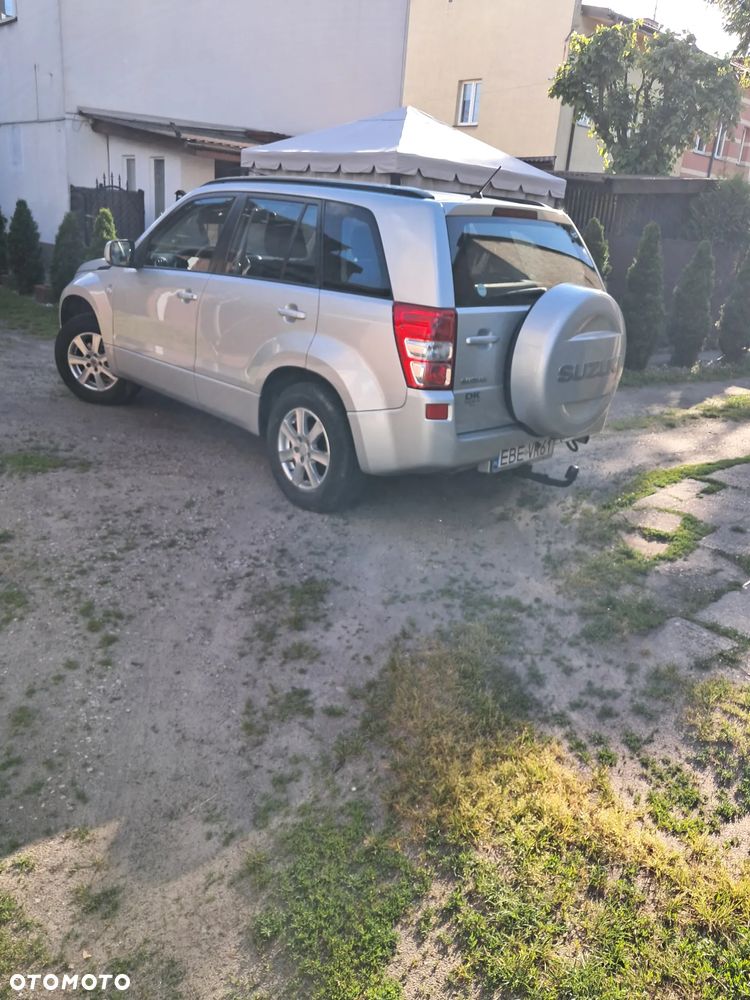 Suzuki Grand Vitara 2.0 - 7