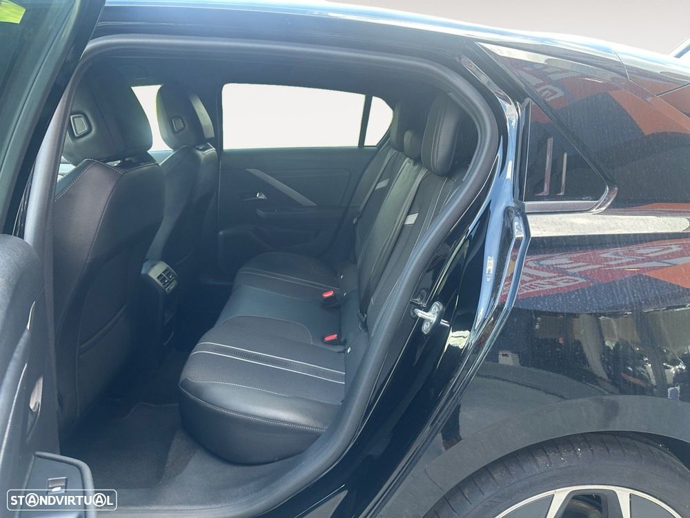 Opel Astra 1.2 T GS Aut. - 13
