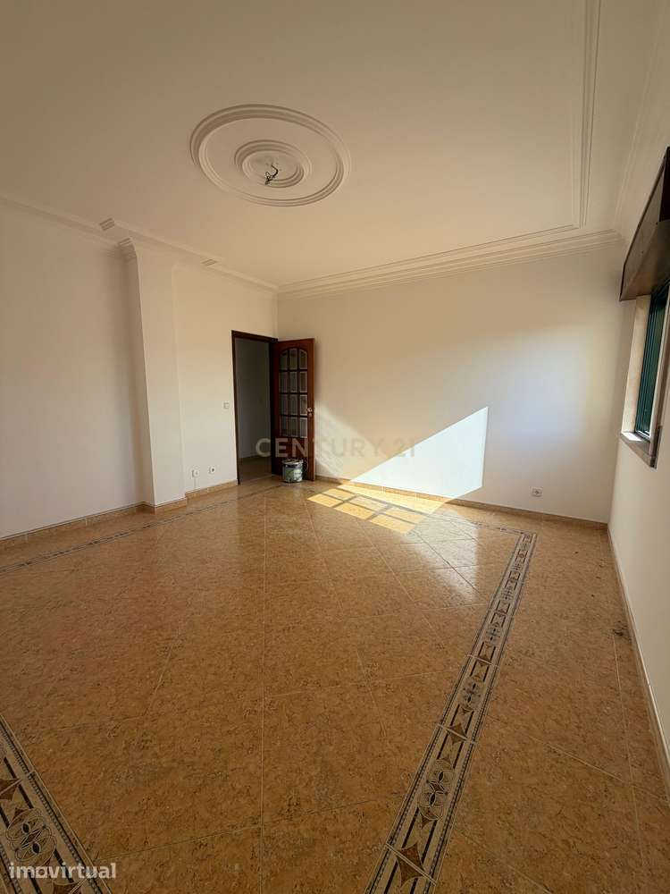 T2 - Falagueira Venda-Nova - Grande imagem: 4/10