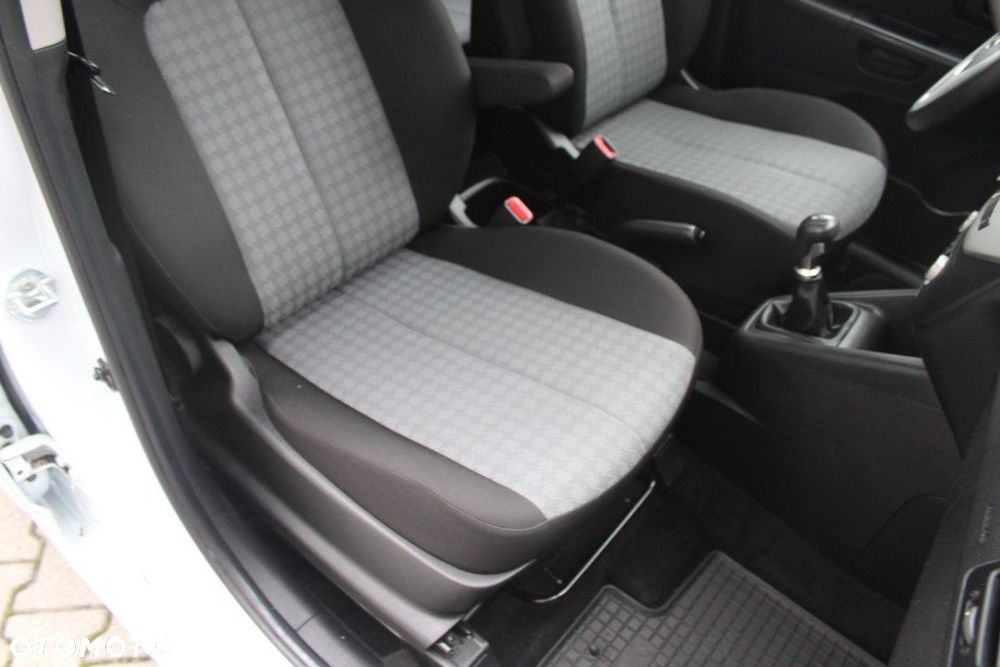 Kia Venga - 16