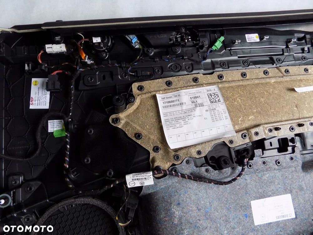 DW ARTEON KOMPLETNE TAPICERKI DRZWI SKÓRA LED - 3