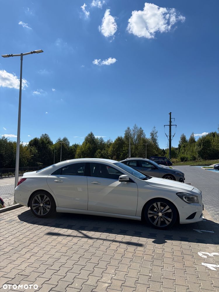 Mercedes-Benz CLA 180 7G-DCT Urban - 4