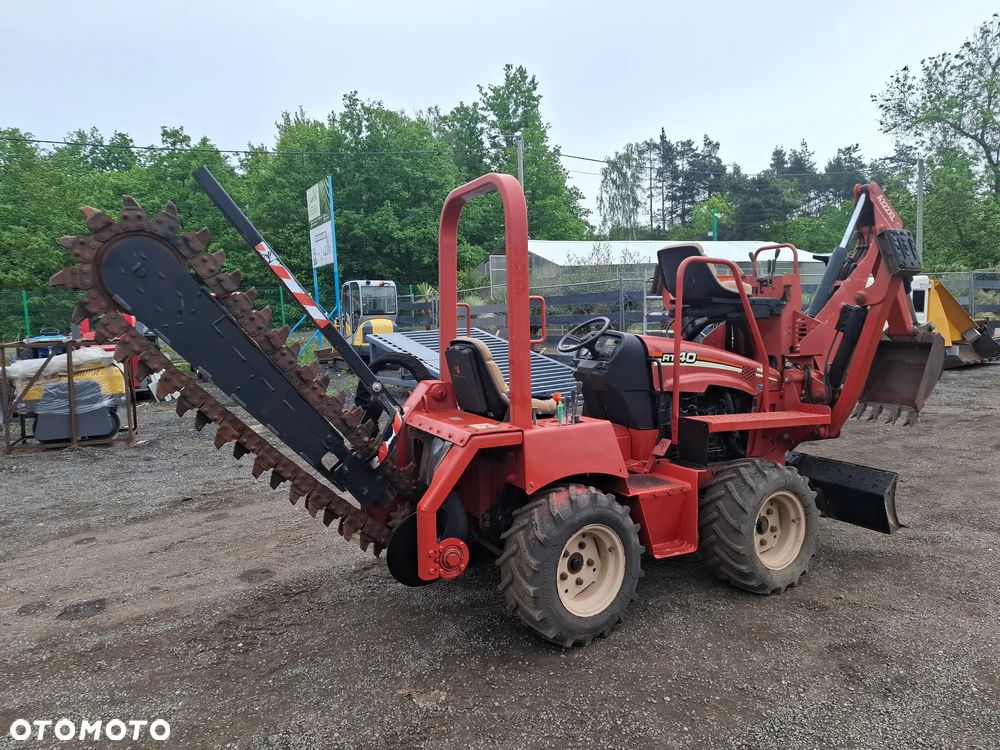 Koparka łańcuchowa Ditch Witch Rt 40 - 9