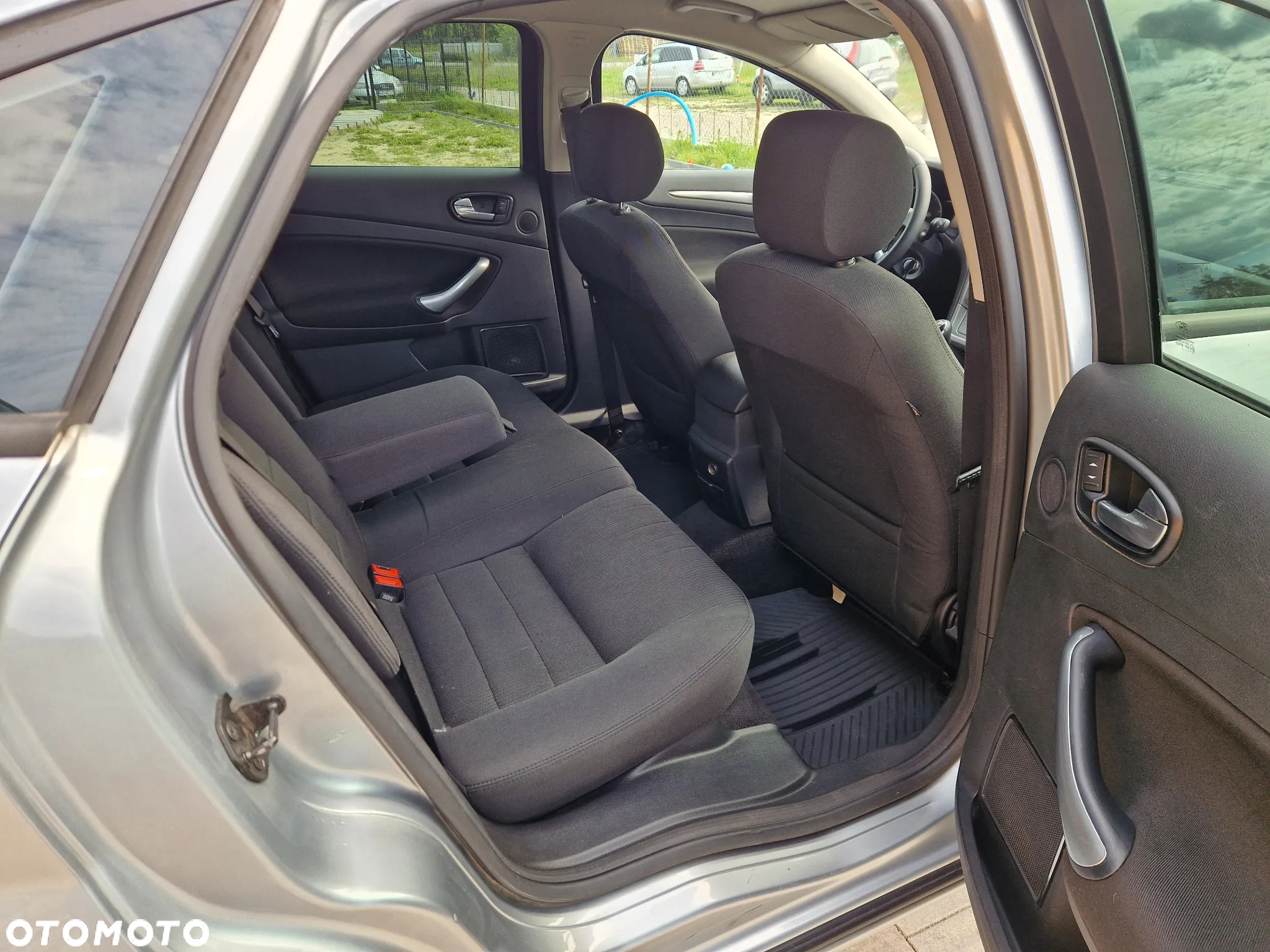 Ford Mondeo 1.8 TDCi Trend - 12