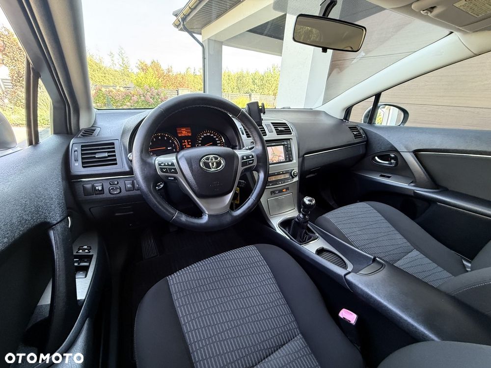 Toyota Avensis - 16