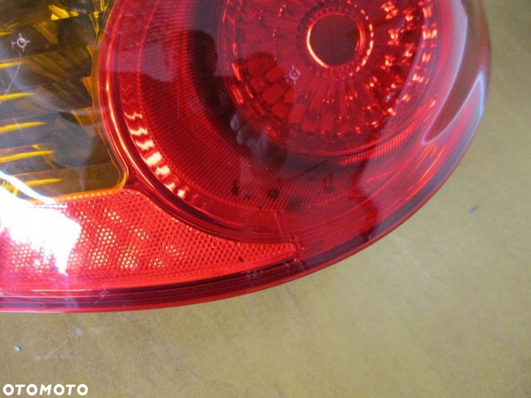 LAMPA TYLNA PRAWA HYUNDAI ELANTRA IV 06-10 - 4