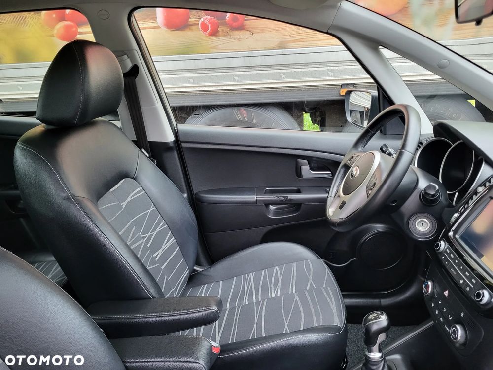 Kia Venga 1.4 CVVT Business Line - 34