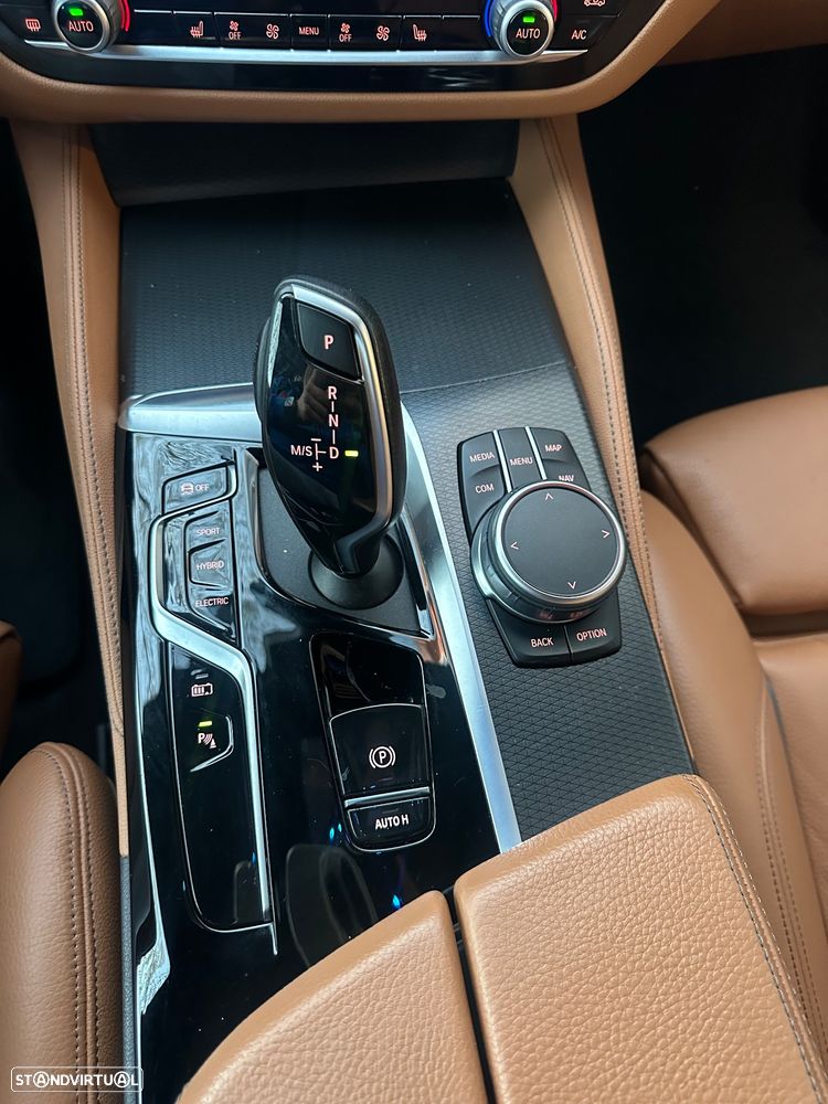 BMW 530 e Pack Desportivo M - 17