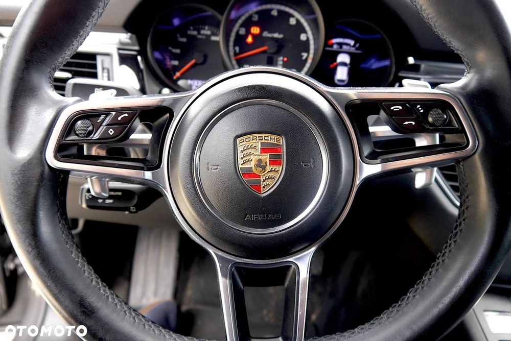 Porsche Macan Turbo - 10