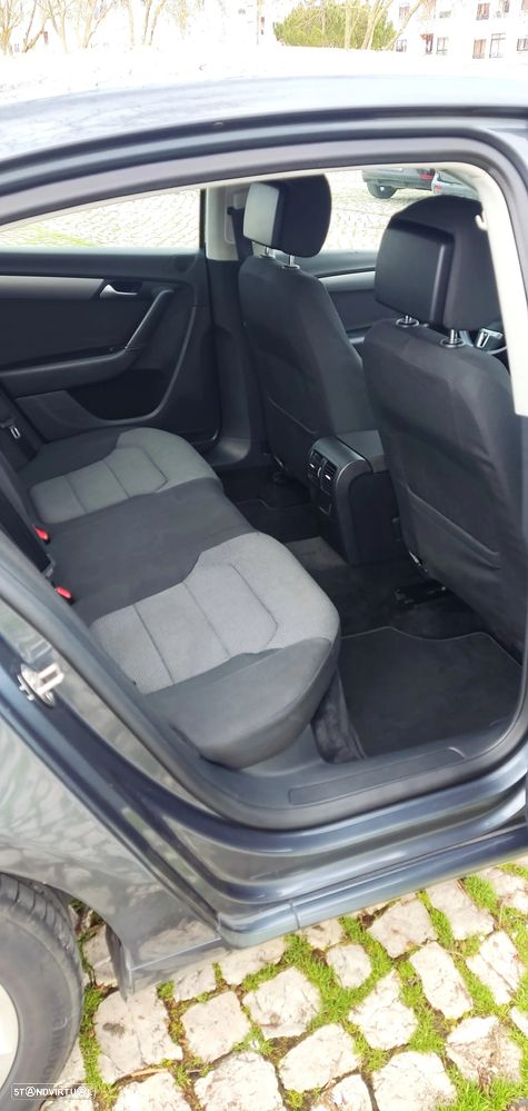 VW Passat 1.6 TDI BlueMotion - 9