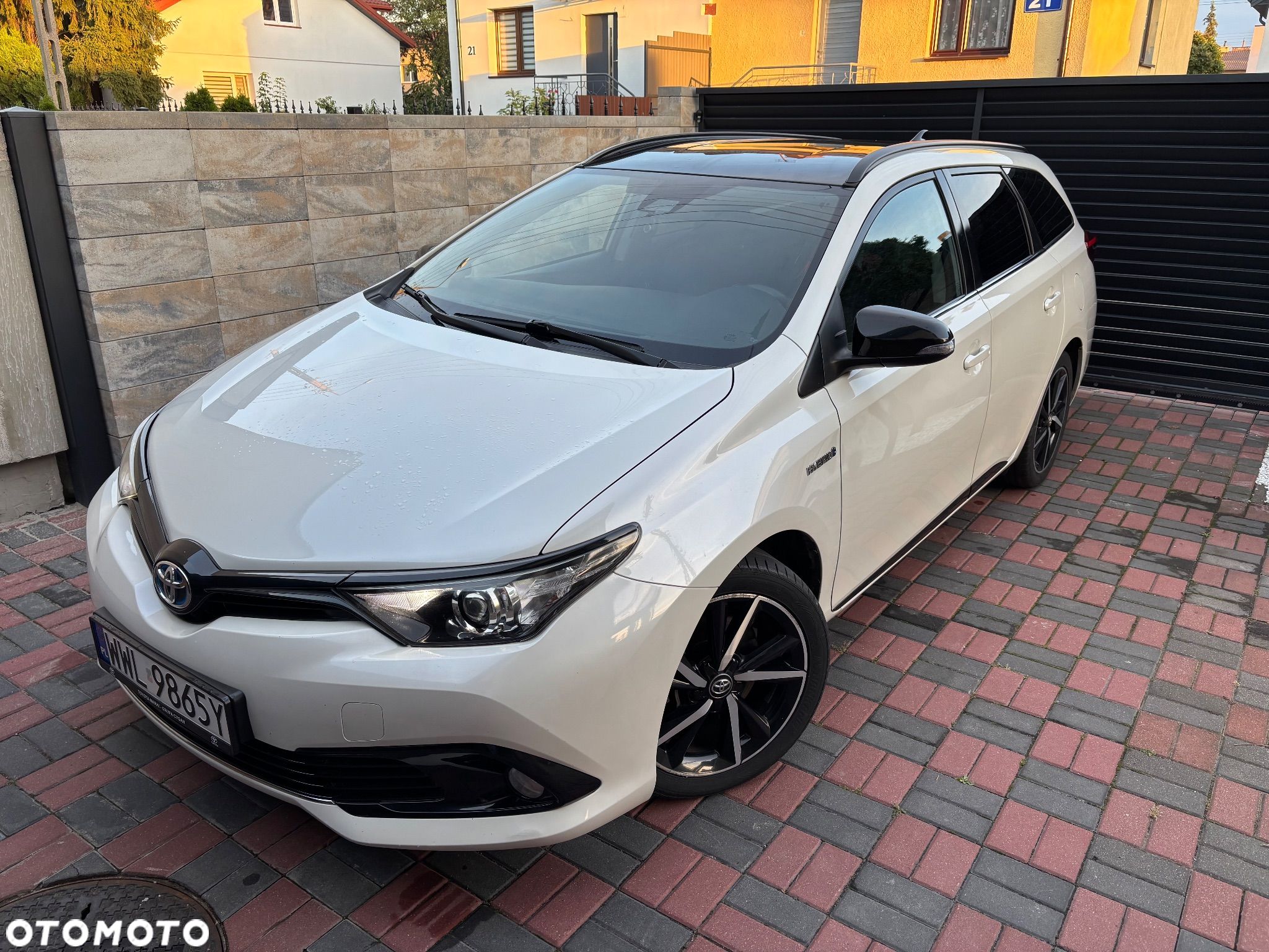 Toyota Auris Hybrid 135 Selection - 1