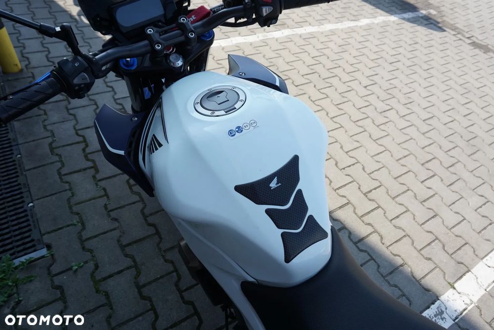 Honda CB - 12