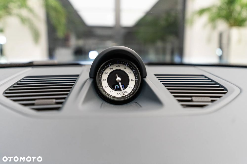 Porsche 911 Carrera 4 GTS - 21