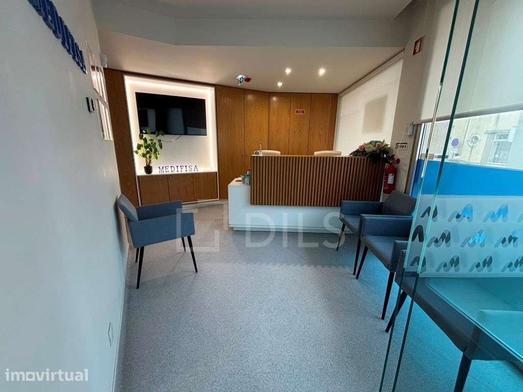 Espaço comercial para arrendar, na Rua Brito Capelo, Porto - Grande imagem: 4/21