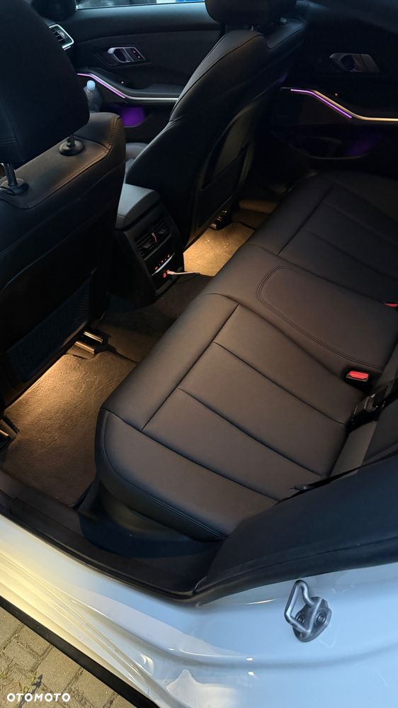 BMW Seria 3 330i M Sport - 9