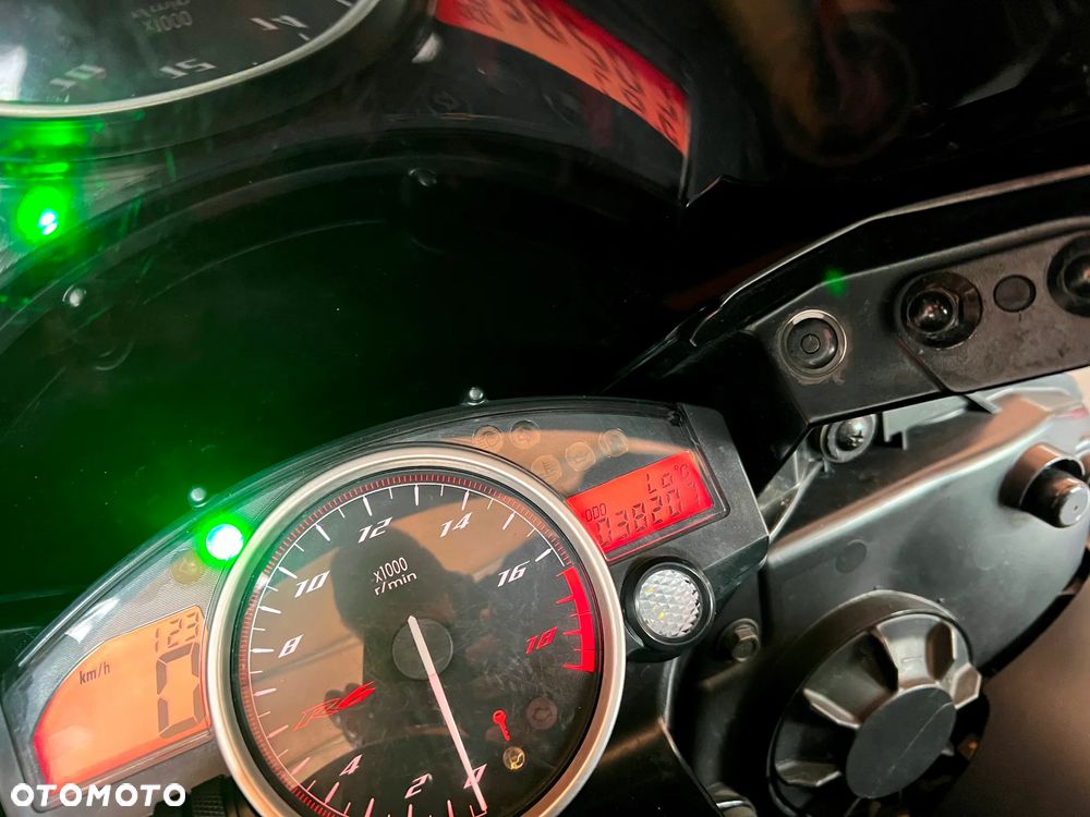 Yamaha R6 - 17