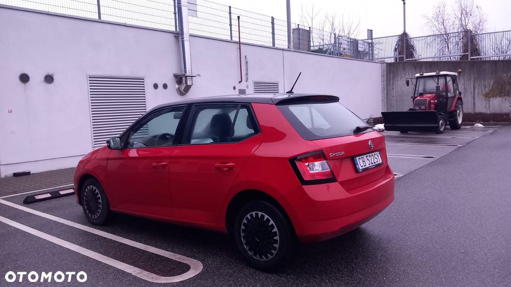 Skoda Fabia 1.0 MPI Cool Edition Red & Grey - 4