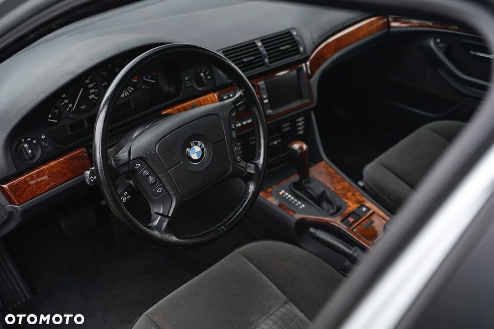 BMW Seria 5 - 16