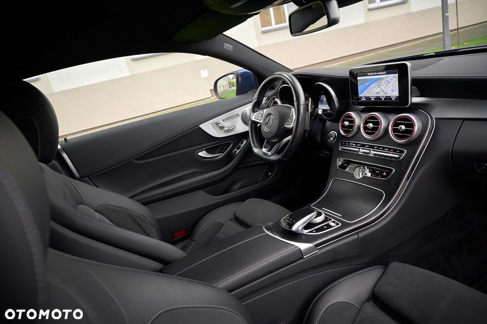 Mercedes-Benz Klasa C 300 9G-TRONIC - 24