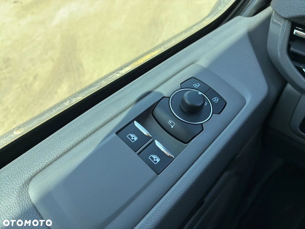 Volkswagen Transporter TT7 Furgon PanAmericana/AUTOMAT 2,0 l TDI 170 KM r. o. 3500 mm - 32
