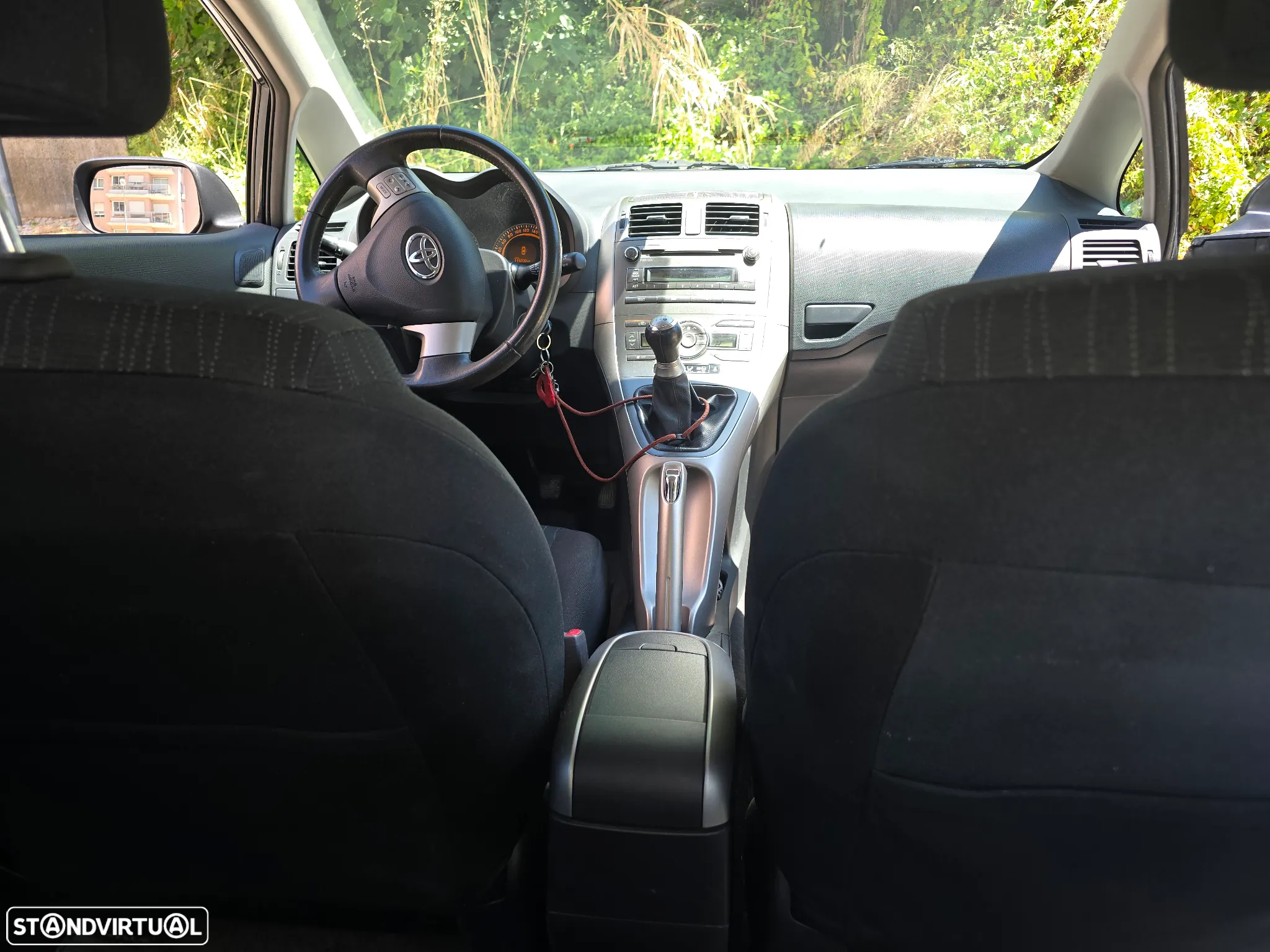 Toyota Auris 1.4 D-4D Gold Edition - 9