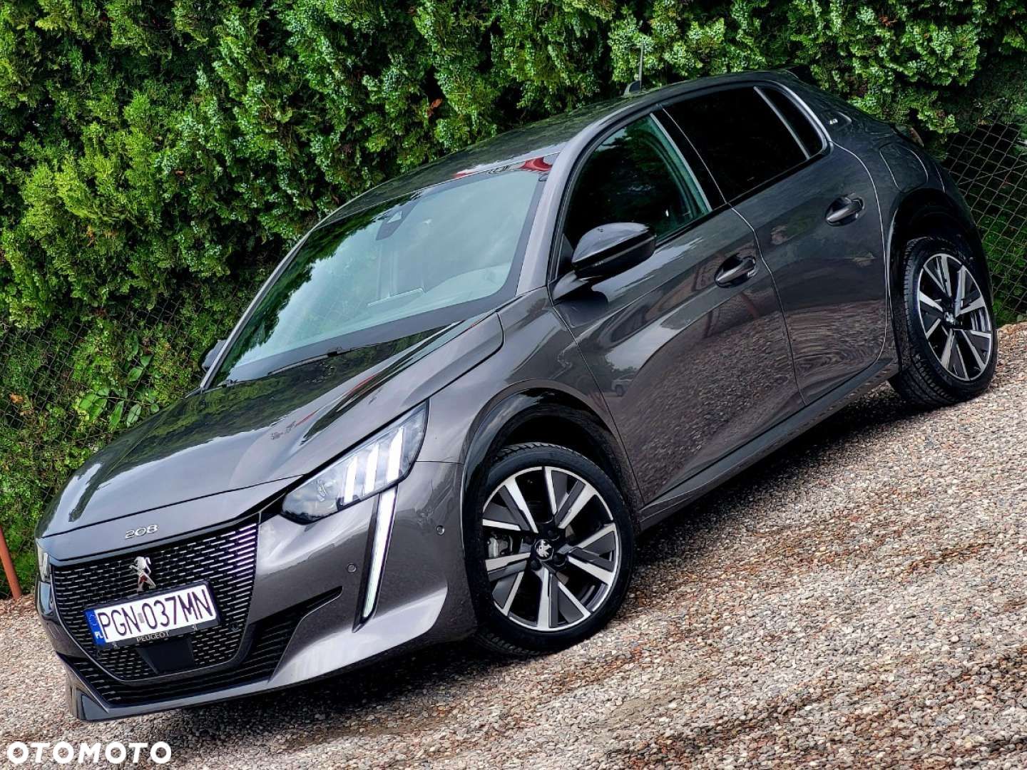 Peugeot 208 - 1