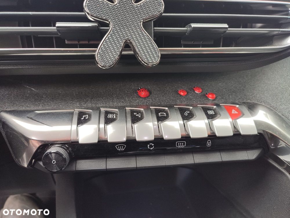 Peugeot 3008 BlueHDi 130 Stop & Start EAT8 Allure Pack - 29