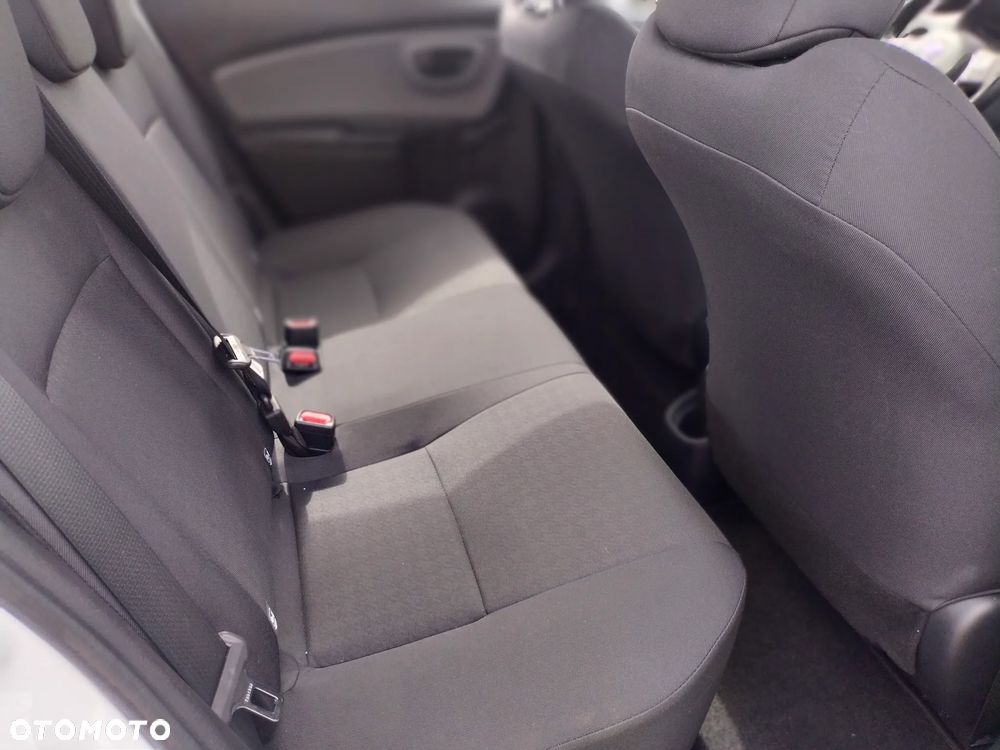 Toyota Yaris - 33