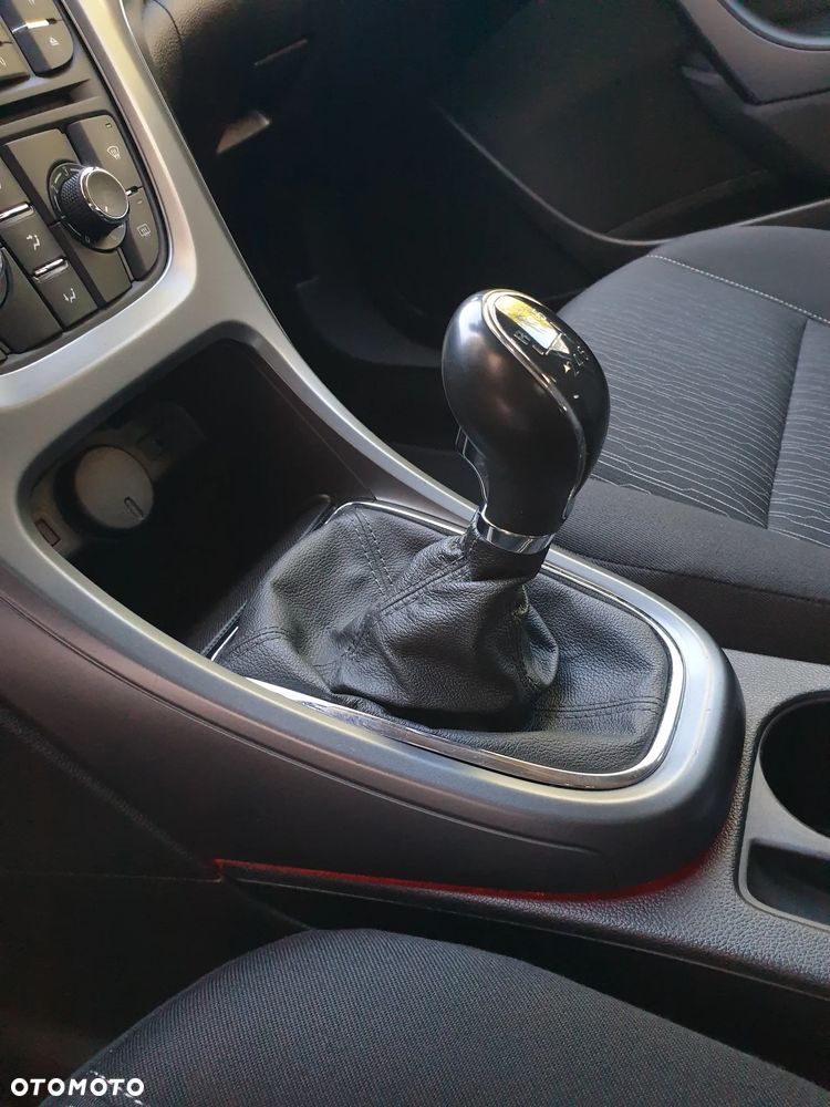 Opel Astra 1.4 Turbo Cosmo - 25