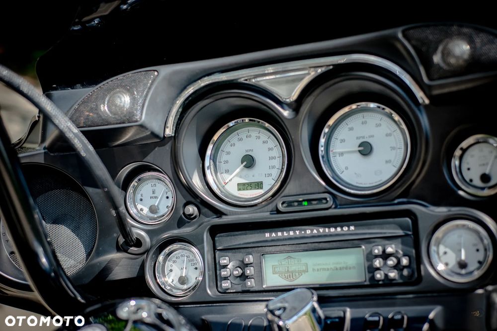 Harley-Davidson Touring Street Glide - 17