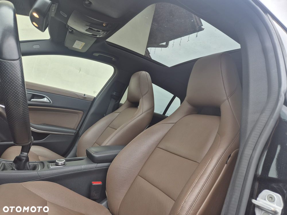 Mercedes-Benz CLA 200 AMG Line - 21