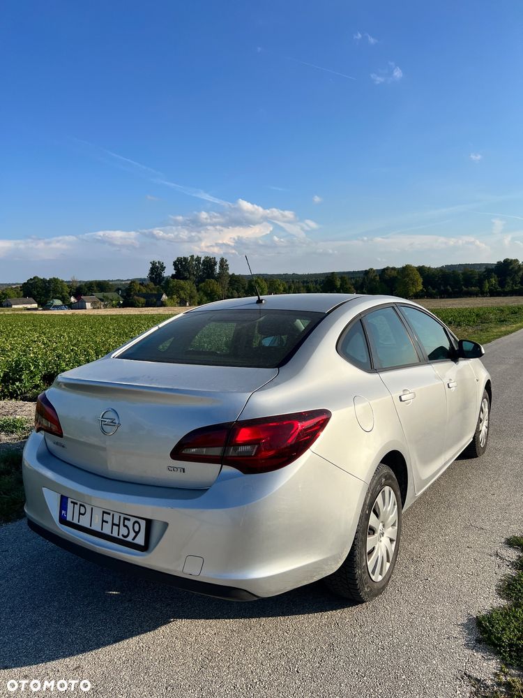 Opel Astra IV 1.6 CDTI Cosmo - 6
