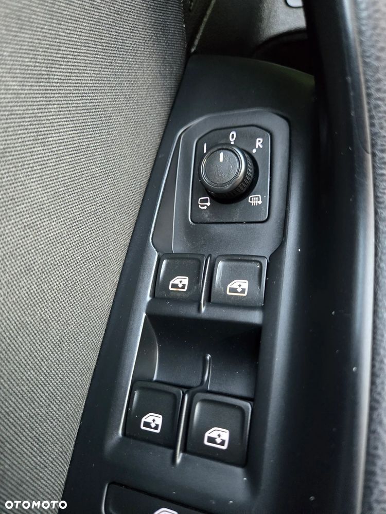 Volkswagen Passat 2.0 TDI SCR DSG Comfortline - 38