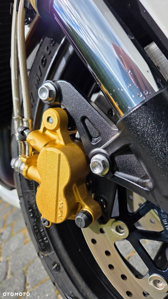 Triumph Street Triple - 14