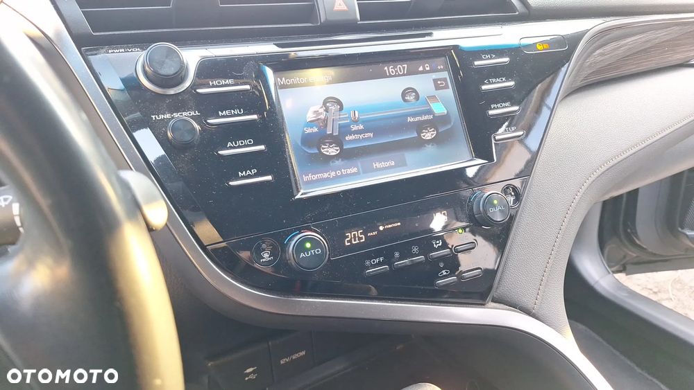 Toyota Camry - 17